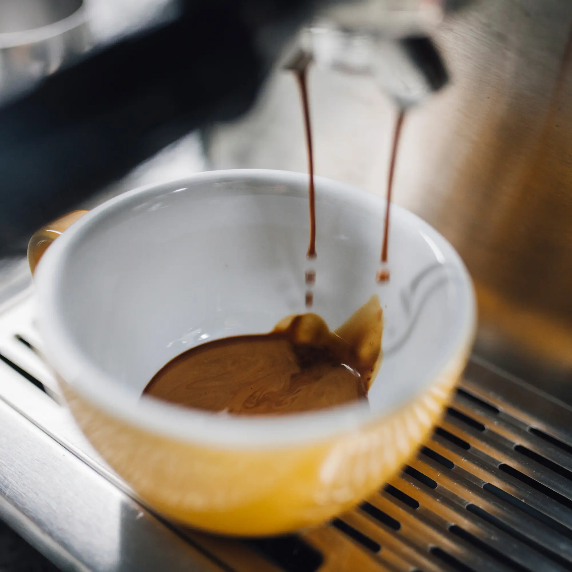 Przygotowywanie espresso w ekspresie kolbowym